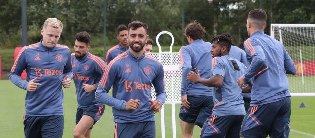 库尼亚赛后向老东家狼队球迷鼓掌致谢