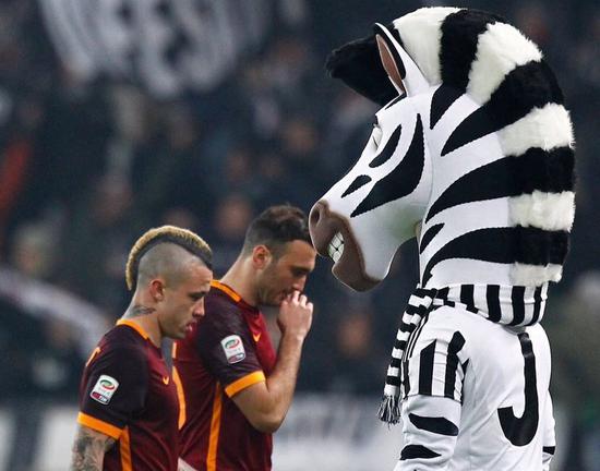 在利物浦夺冠巡游期间开车撞伤百人，肇事者被判21年半监禁（利物浦夺冠游行酿车祸致百人受伤，肇事司机获刑21年半）