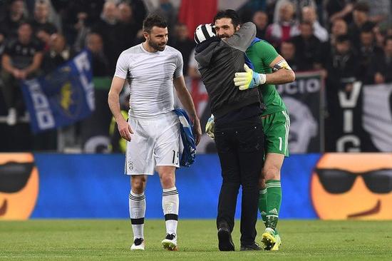 首发出战圣保利！诺伊尔追平伊梅尔并列德甲门将出场榜次席