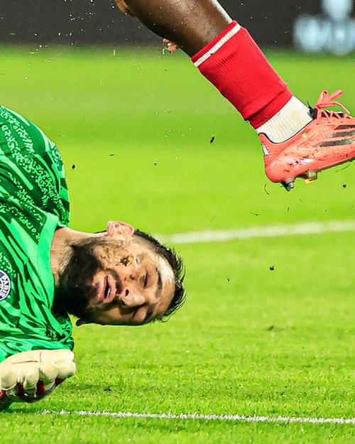 教练公开怒喷裁判，记者会炸裂