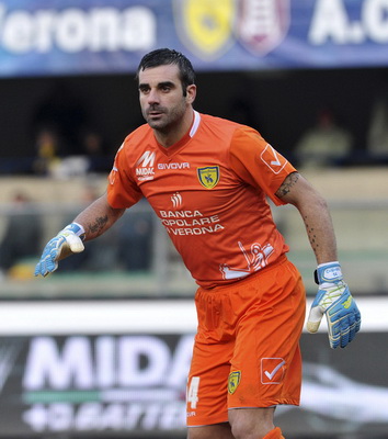 美国体育博彩丑闻：NBA教练比卢普斯与球员罗齐尔涉赌被捕