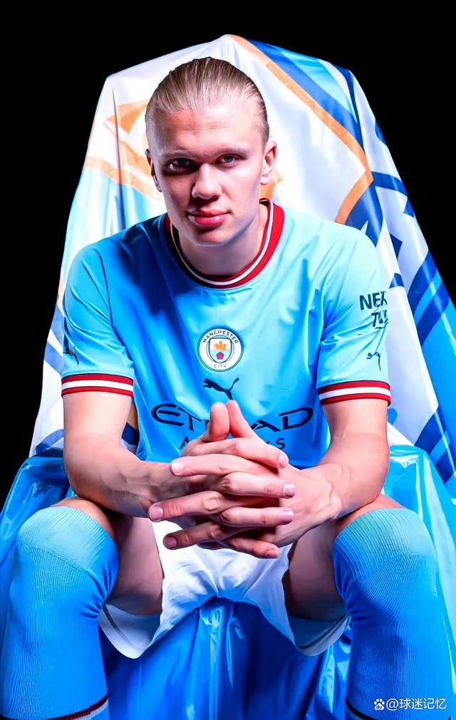 阿图什杯球员进球后跑上看台给母亲献花，后两黄变一红被罚下