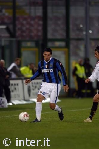 英足总官方：指控热刺后卫罗梅罗被红牌罚下后对裁判做出过激行为（英足总公告：热刺后卫罗梅罗红牌离场后对裁判行为过激，已被指控）